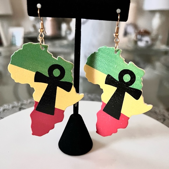 Afrocentric Women African Map Wooden Shaped Wood Dangle Earrings - Picture 3 of 4